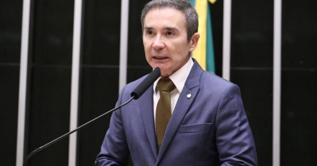 Projeto em análise na Câmara amplia regras para proteger renda e contas de idosos
